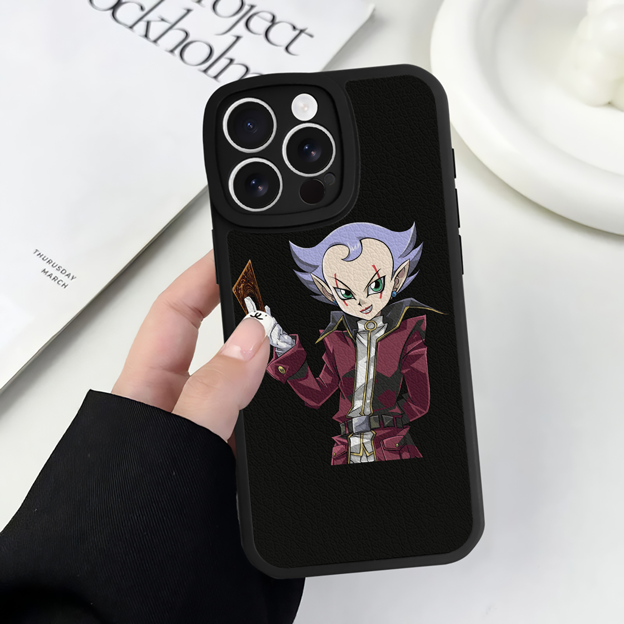 （画像用） 遊☆戯☆王 Yu-Gi-Oh! 【iPhone 16シリーズ対応】シリコンスマホケース（レザー調） 材質：シリコン